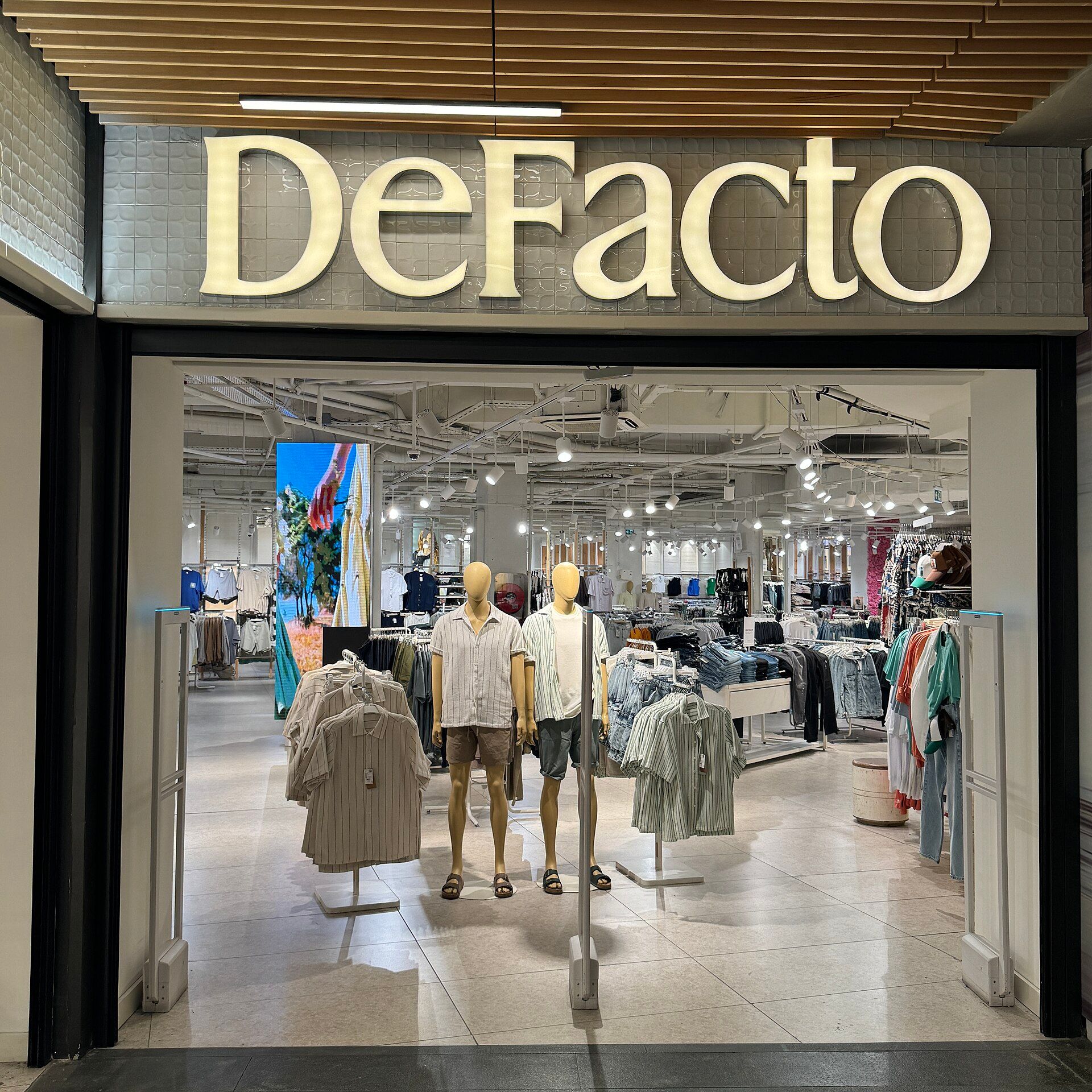 DeFacto